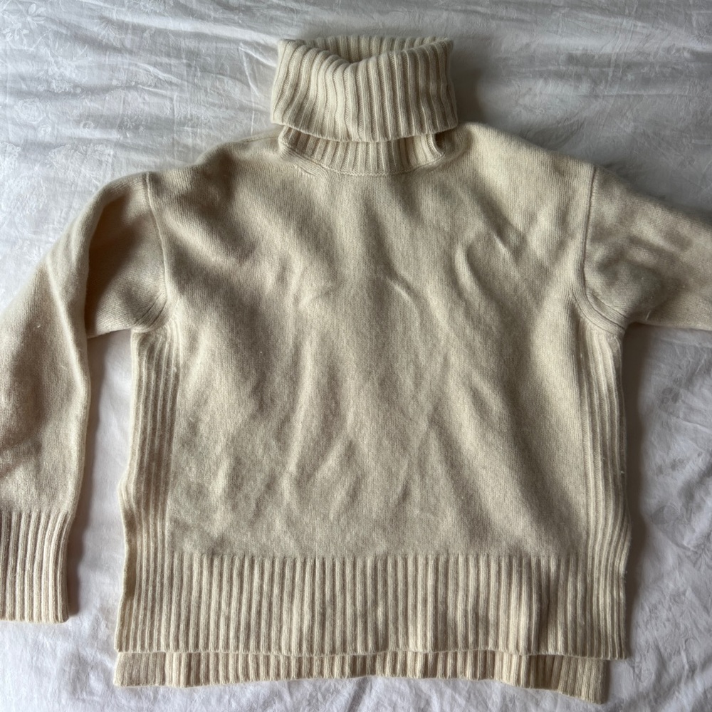 Cozy Ralph Lauren Cream Turtleneck Sweater